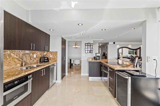 Building Photo - 1901 N Ocean Blvd