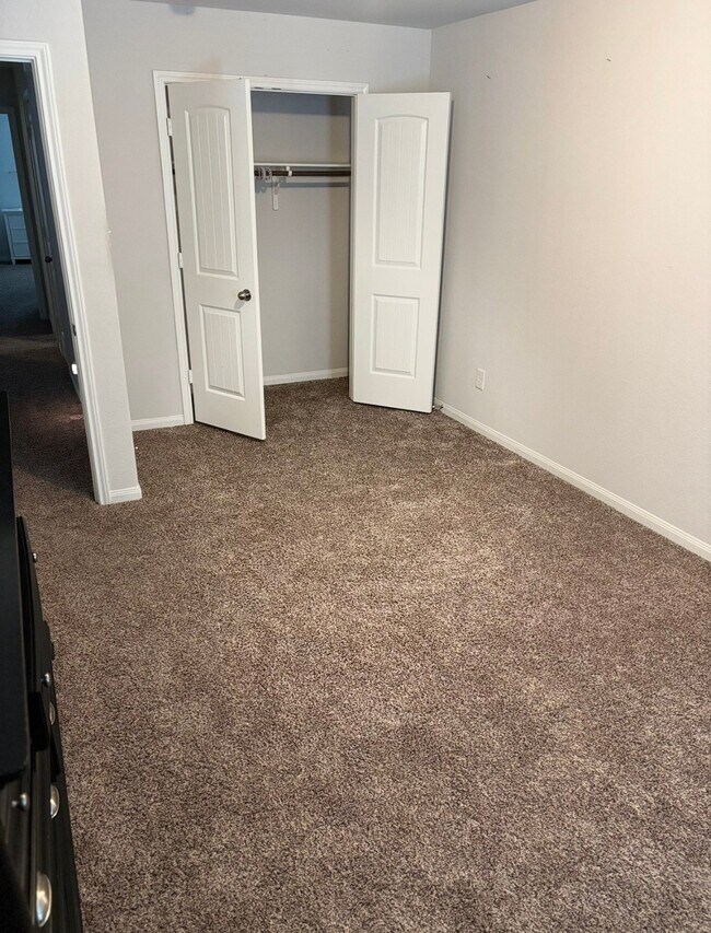 Building Photo - 17607 Desmond St