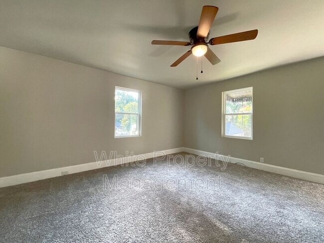 Building Photo - 706 Hillside St