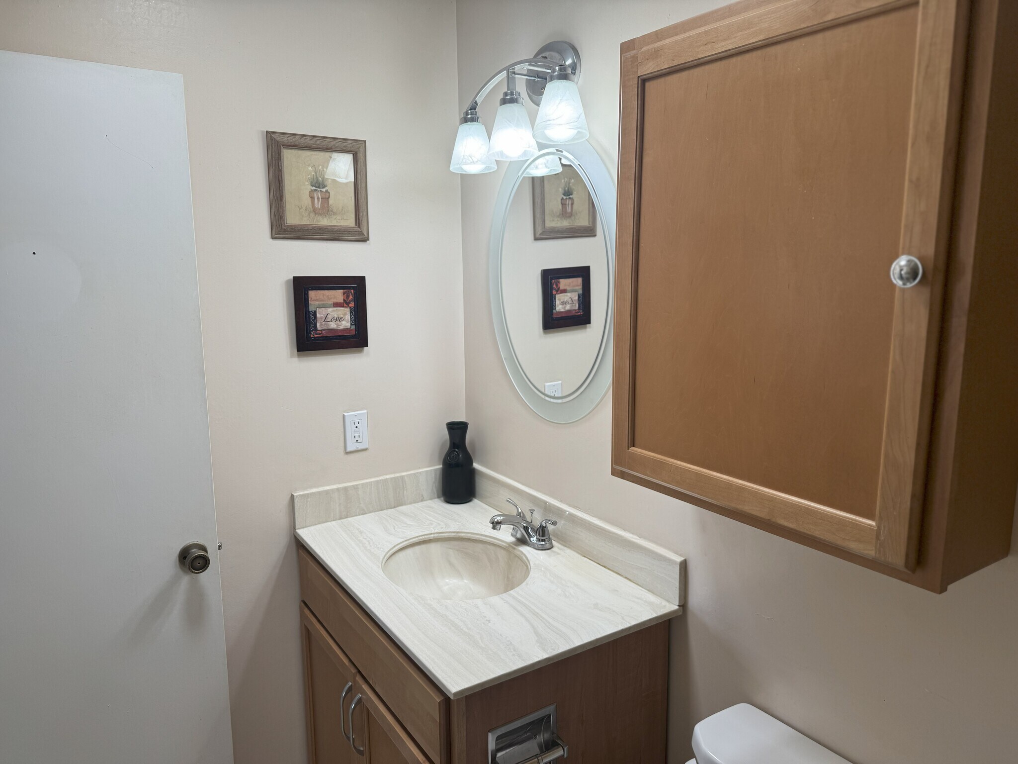 Guest Quarters Full Bathroom - 150 E Los Mangos