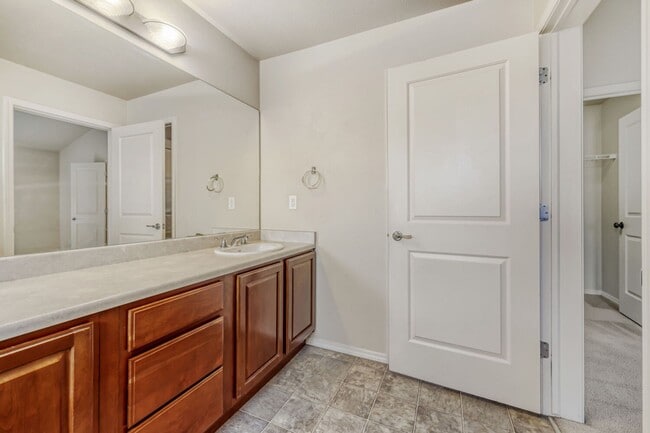 Building Photo - 3 Bed 3 Bath Townhouse in Westminster