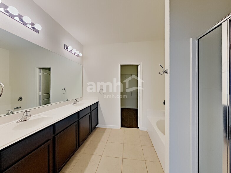 Building Photo - 12898 Cedarcreek Trl