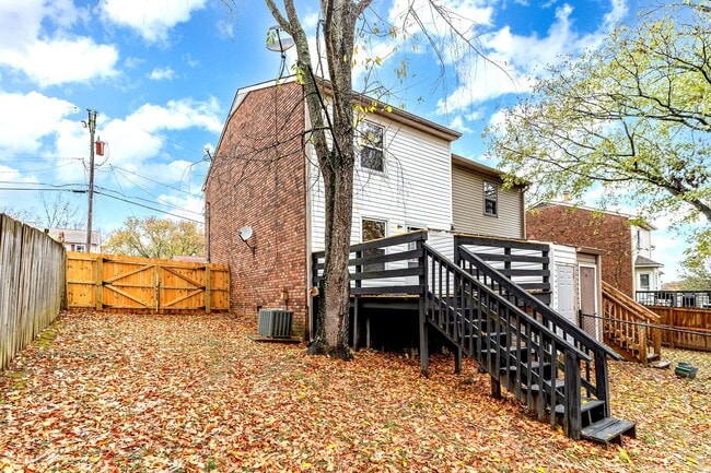 Building Photo - Donelson Freshly Updated 2 Bdrm Townhome Available Now!