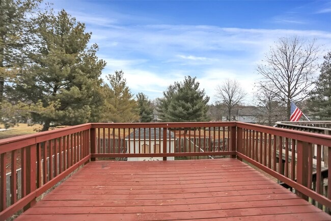 Building Photo - Charming End Of Group Townhome for Rent