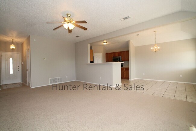 Building Photo - Exceptional!