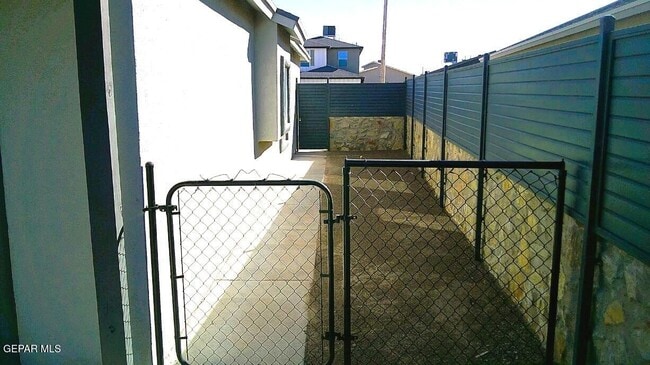 Building Photo - 7441 Norte Mesa Ln