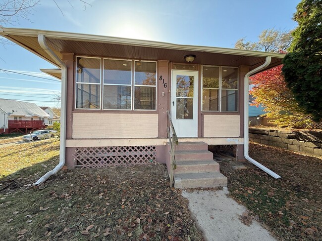 Primary Photo - $900 - 2 Bed 1 Bath House