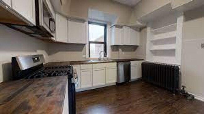 Building Photo - Grand Ave. Property