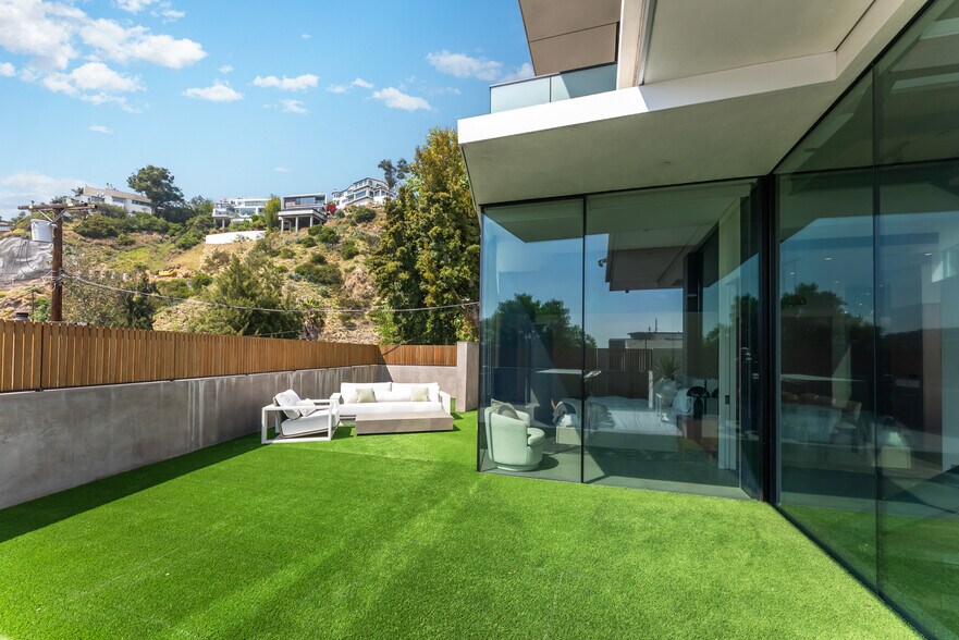 Building Photo - 1807 Blue Heights Dr