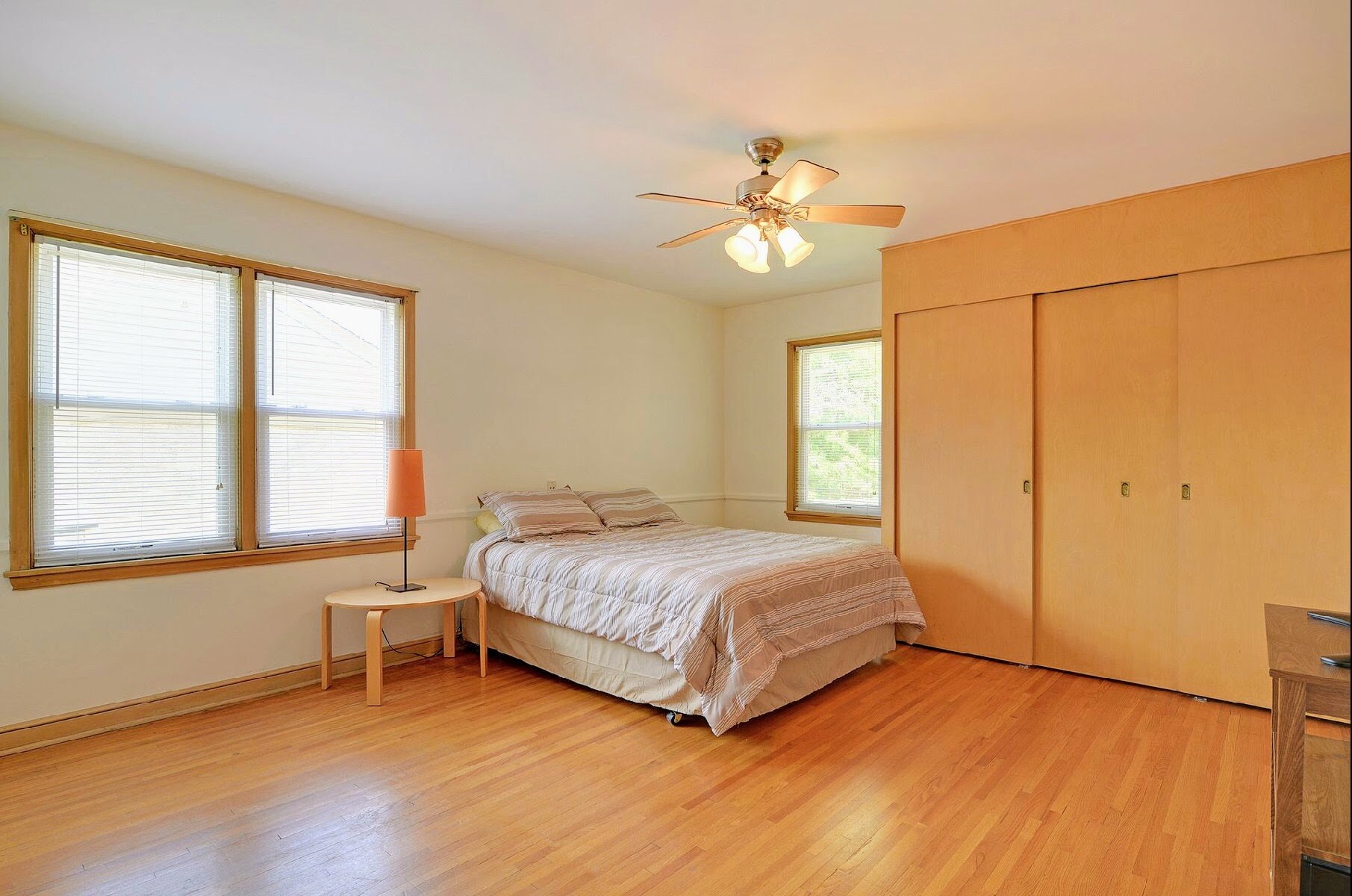 Main floor bedroom - 1 of 2 on main floor. Features two closets! - 1588 Hillcrest Ave