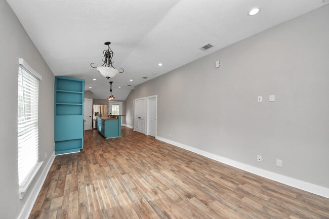 Building Photo - 1322 E 36th St