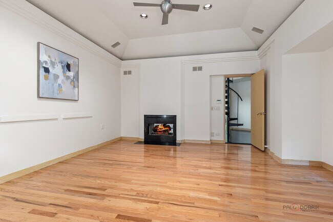 Building Photo - 1660 Hertel Ln