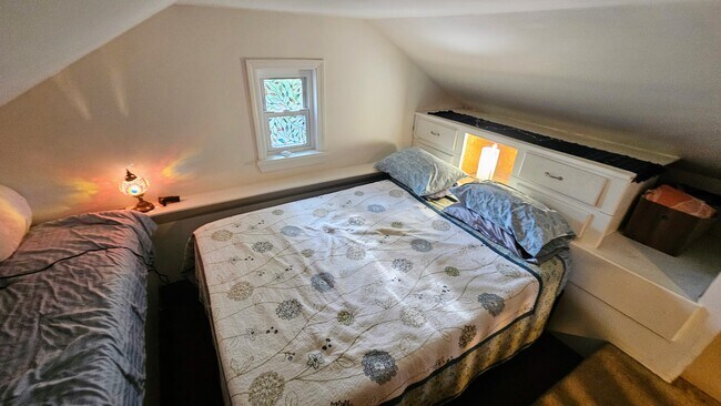 Building Photo - 6 Canaan St