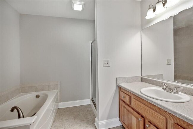 Building Photo - 308 Madison Ct