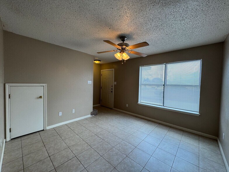 Building Photo - 1208 Monroe Loop
