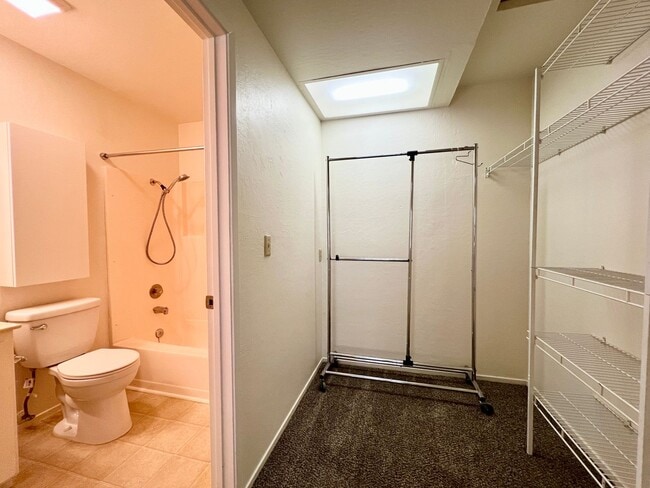 Building Photo - Spacious 4-Bed, 3-Bath Single-Family Home ...