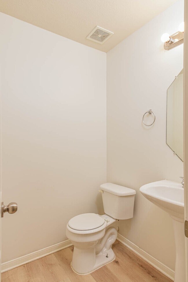 Building Photo - 6519 Floral Glen Ln