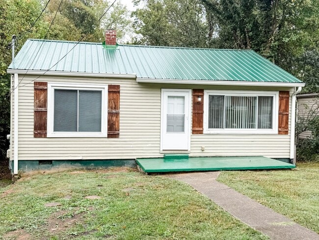 Primary Photo - Housing Choice Vouchers Welcome! Charming ...