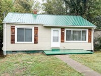 Building Photo - HALF OFF 2ND MONTH RENT IF MOVE IN JANUARY! Charming 2 bedroom, 1 bathroom home located in the he...