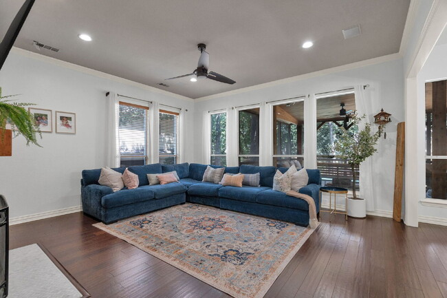 Building Photo - "Discover Your Dream Home: Spacious 4-Bedr...