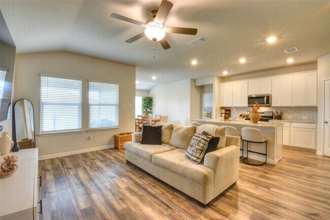 Building Photo - 257 Fossil Dr