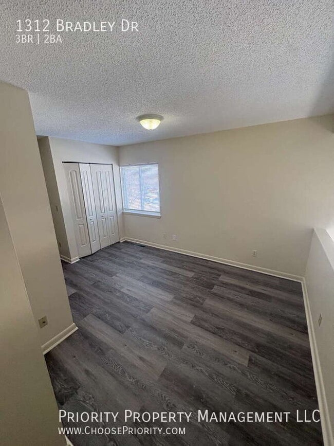 Building Photo - 1312 Bradley Dr