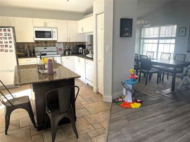 Building Photo - 960 Azure Ln