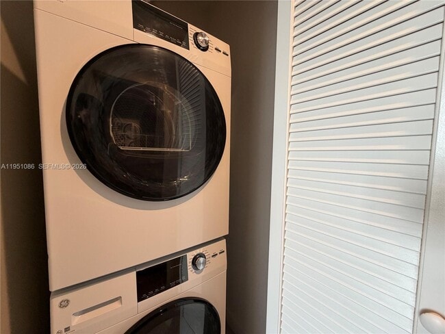 Building Photo - 11 NE 6th St