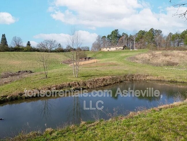 Building Photo - 411 Old County Home Rd W