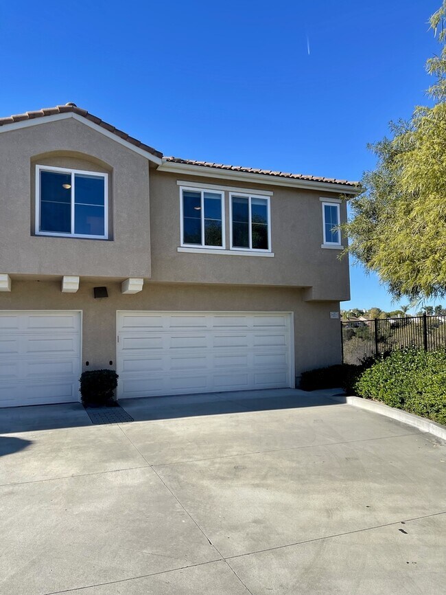 Building Photo - Codorniz Way