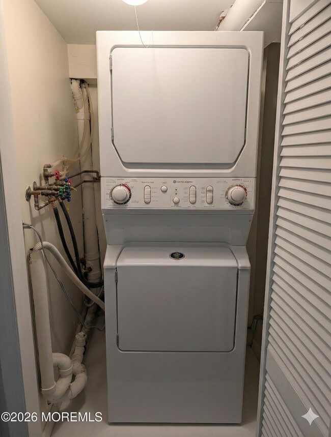 Building Photo - 2400 Oceanfront