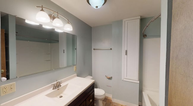 Building Photo - 3- Bedroom Home in Sparta