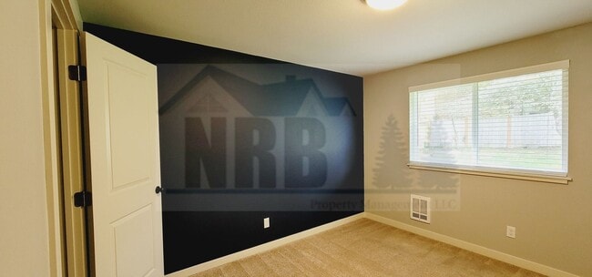 Building Photo - Stunning House in North Tacoma!
