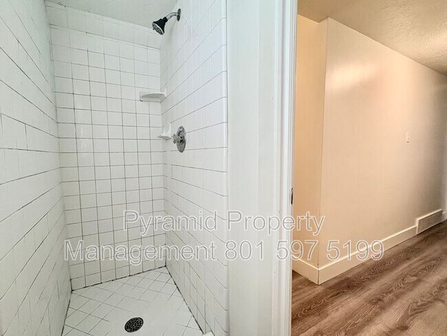 Building Photo - 3183 S 945 E