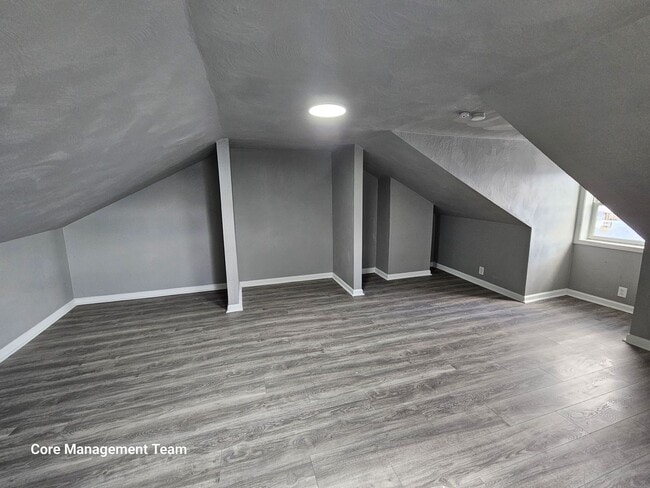 Building Photo - Fully rehabbed 2 bed 1 bath in the south side slopes!!