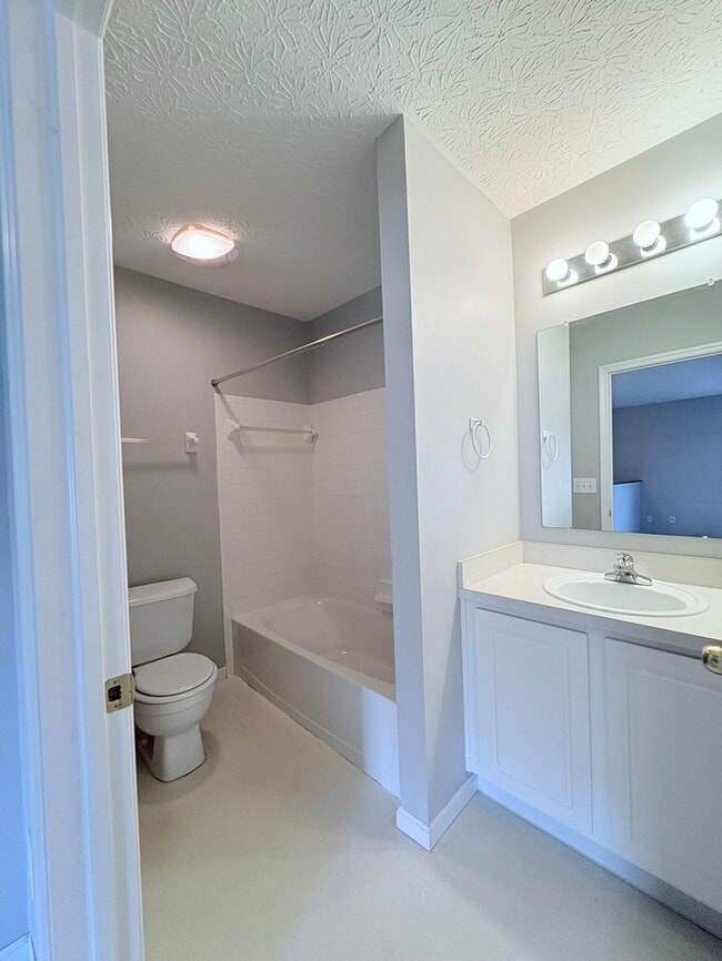 Building Photo - Beautiful 3 Bed, 3 Bath- Condo in Vibrant ...