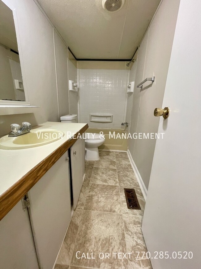 Building Photo - 25 Watercrest Ln