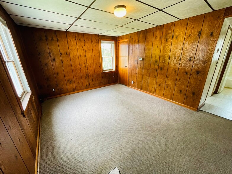 Building Photo - 335 Hemlock Dr