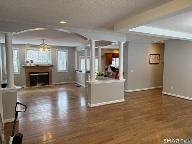 Building Photo - 104 Valley View Rd