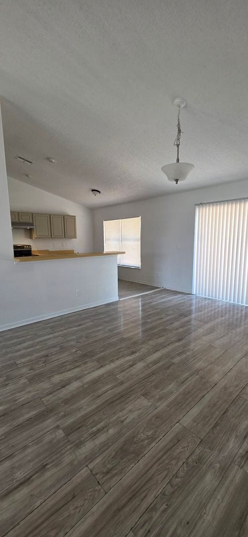 Building Photo - 3 Bedroom, 2 Bath Home with 2-Car Garage – 1,722 Sq Ft