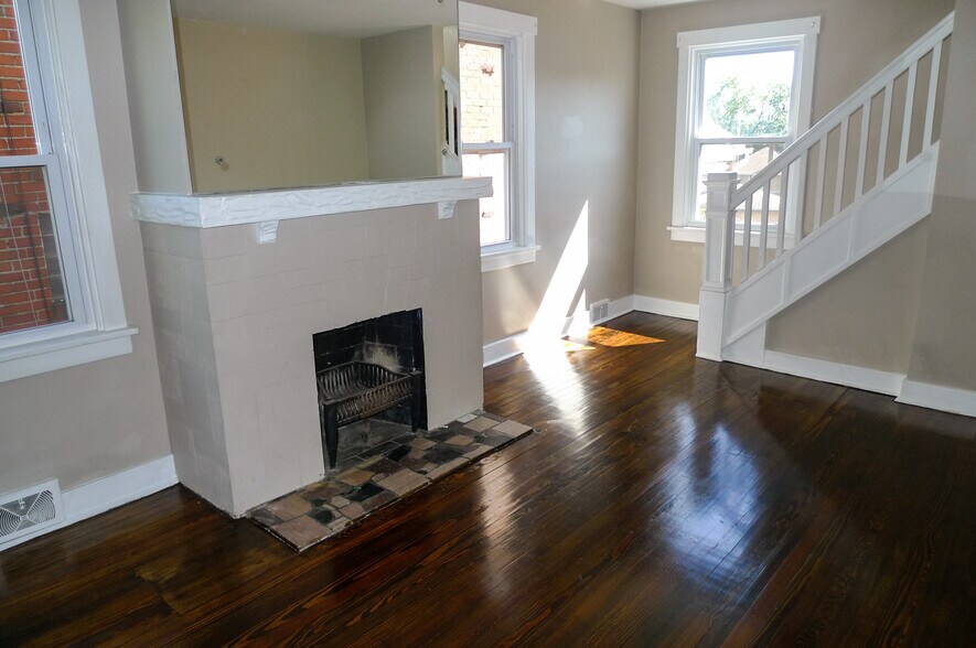 Building Photo - 2833 Midland Street