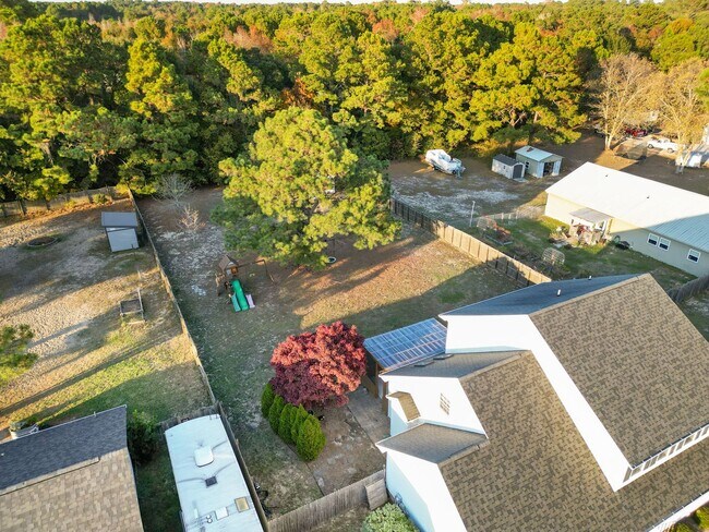 Building Photo - Farmhouse-Style Home Minutes from the Water | No HOA