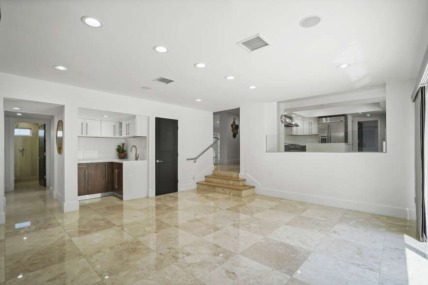 Building Photo - 16544 Park Lane Dr