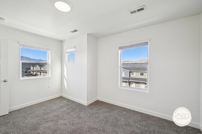 Building Photo - Dublin Farms Townhomes