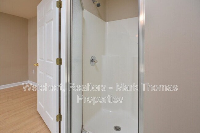 Building Photo - 929 Morreene Rd