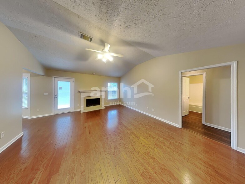 Building Photo - 5038 Preserve Blvd
