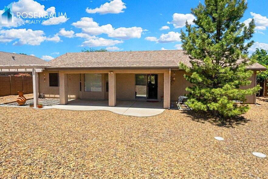 Building Photo - Gorgeous 3-bedrooms, 2-baths single level home in Prescott Valley!