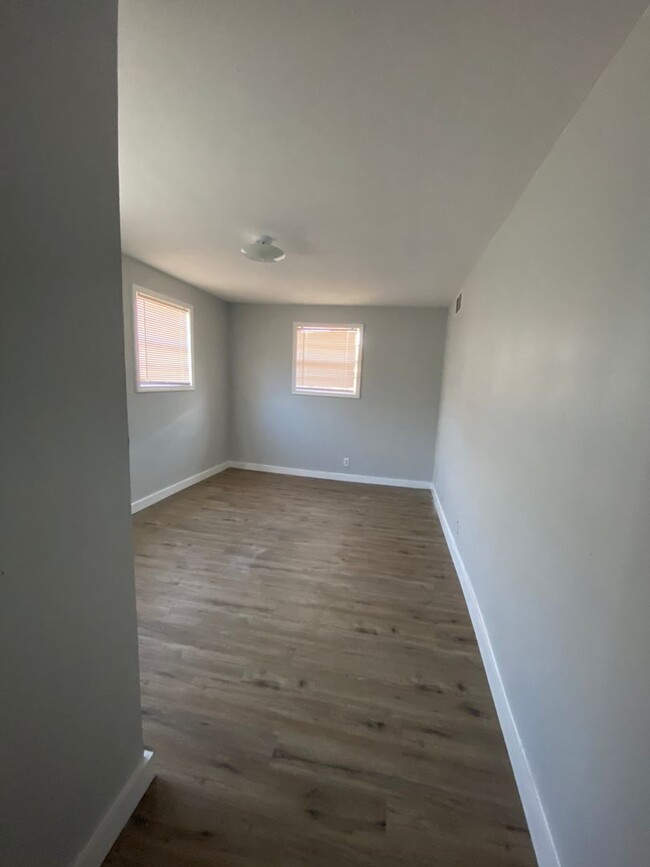 Building Photo - Remodeled 3 Bed, 1 Bath Home