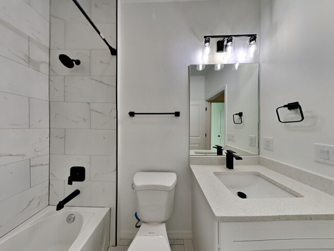 Building Photo - 4214 Santa Barbara Blvd