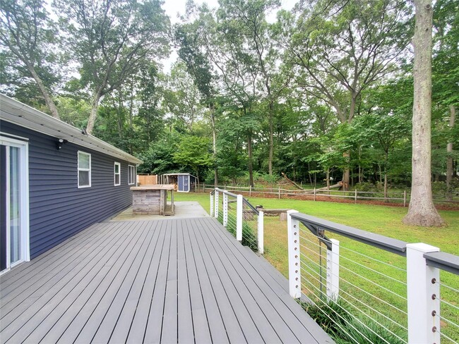 Building Photo - 14 Westcliff Dr